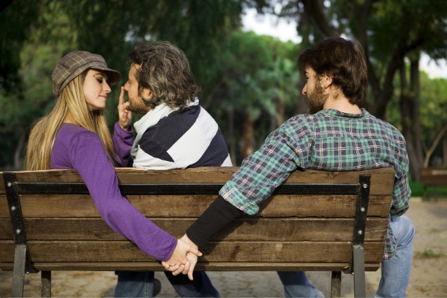 How to Date More than One Guy Successfully featured